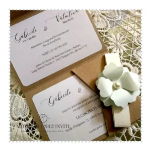 prtecipazione elegante con fiore momenti unici inviti - arianna