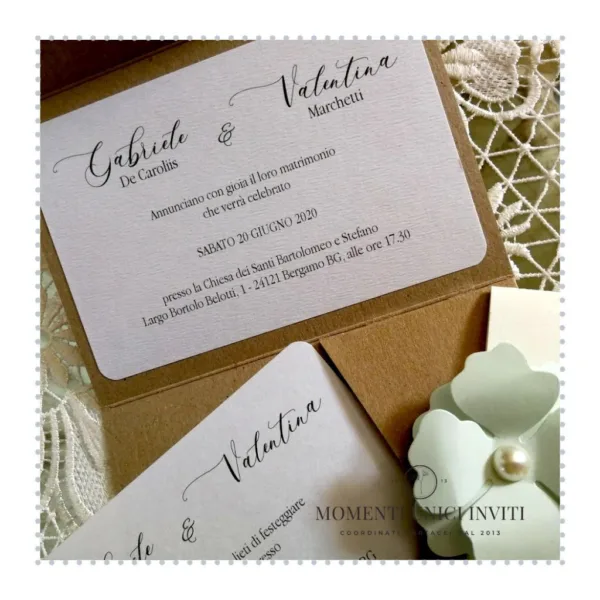 prtecipazione elegante con fiore momenti unici inviti - arianna