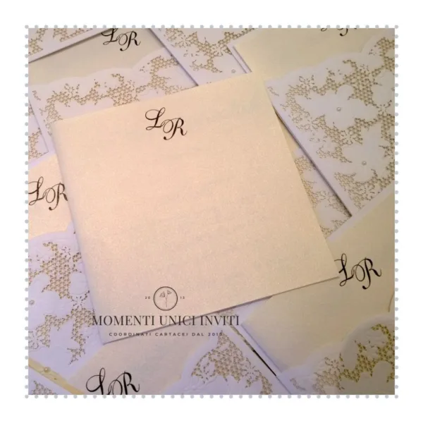 Partecipazione elegante taglio laser momenti unici inviti - fiori a rilievo