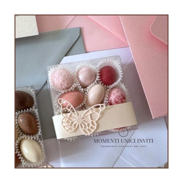 momenti unici inviti - box degustazione 9 confetti su pirottino con farfalla