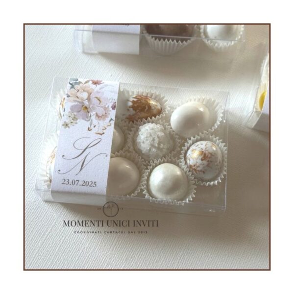 momenti unici inviti - box degustazione 9 confetti su pirottino con fascia grafica matrimonio