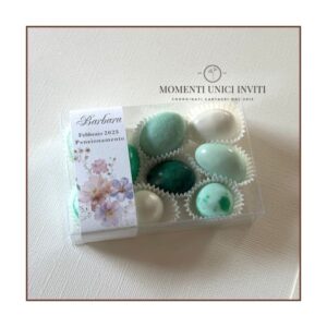 momenti unici inviti - box degustazione 9 confetti su pirottino con fascia grafica pensionamento