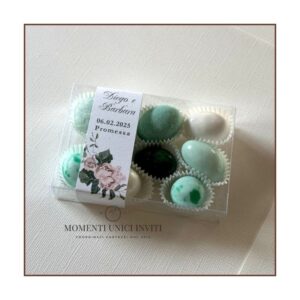 momenti unici inviti - box degustazione 9 confetti su pirottino con fascia grafica promessa matrimonio