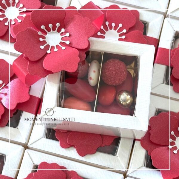 momenti unici inviti box degustazione confetti con fiore rosso laurea 2 scomparti