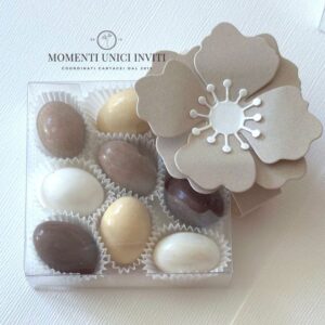 momenti unici inviti - box degustazione confetti con fiore beige