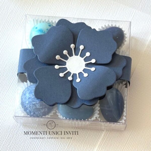 momenti unici inviti - box degustazione confetti con fiore blu