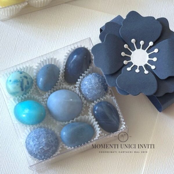 momenti unici inviti - box degustazione confetti con fiore blu