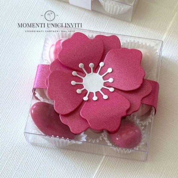 momenti unici inviti - box degustazione confetti con fiore fucsia