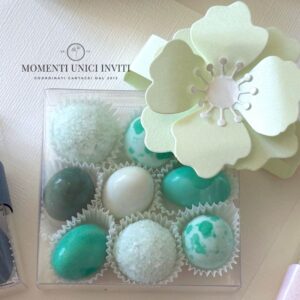momenti unici inviti - box degustazione confetti con fiore verde