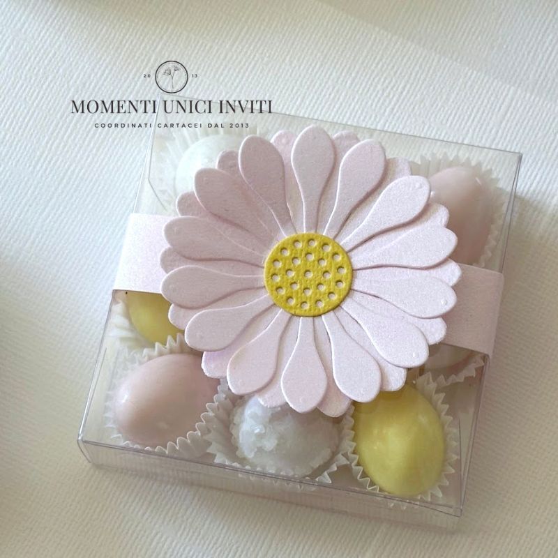 momenti unici inviti - box degustazione confetti con margherita rosa