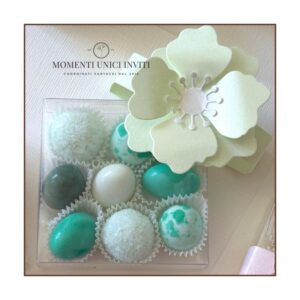 momenti unici inviti - box degustazione 9 confetti con fiore verde promessa